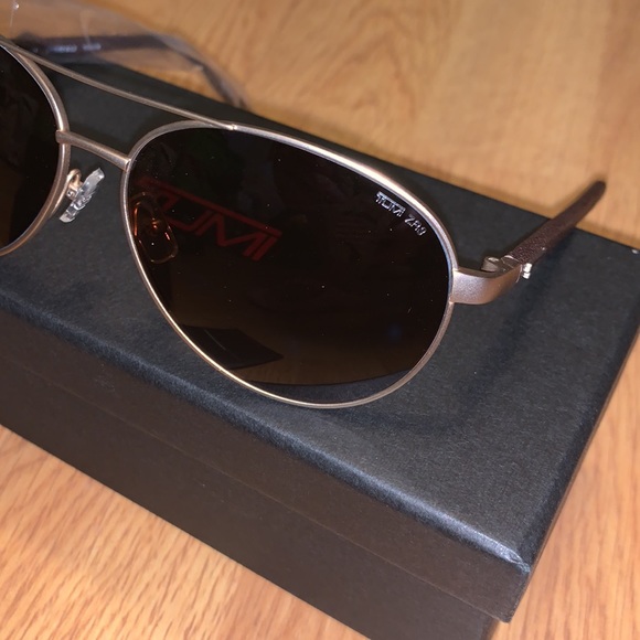 Tumi Newport Polarized Sunglasses Zeiss Lenses - Picture 6 of 10